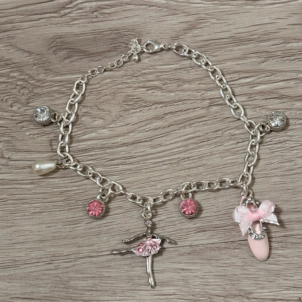 Tiny Dancer 🩰
Handcrafted By @TheJewellryBox 💖